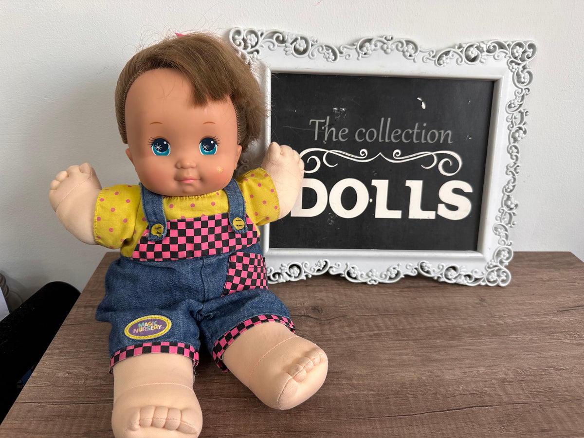 Muñeca Magic nursery con detalle