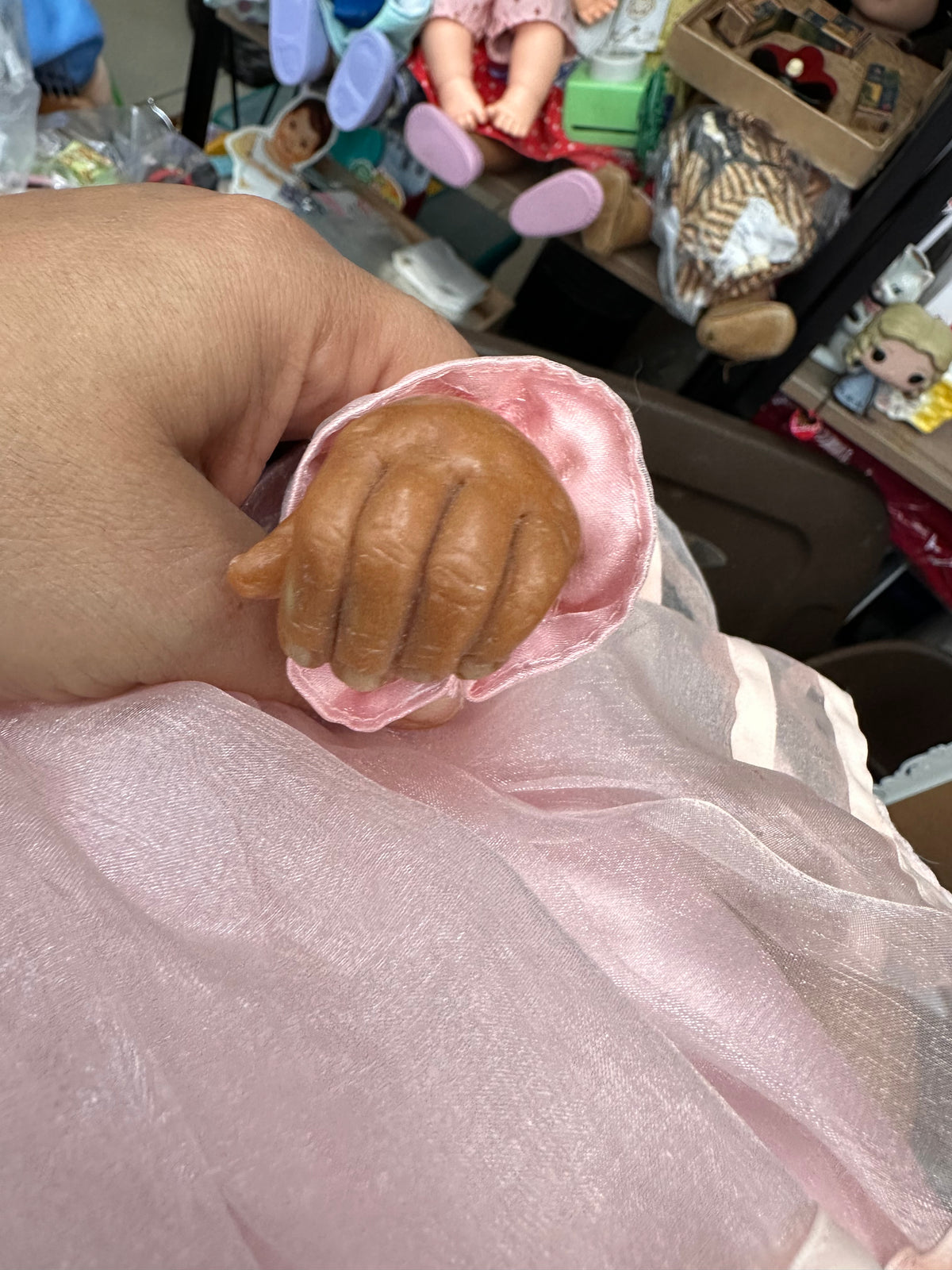 Muñeca, tipo de pasta, con recubrimiento en cera