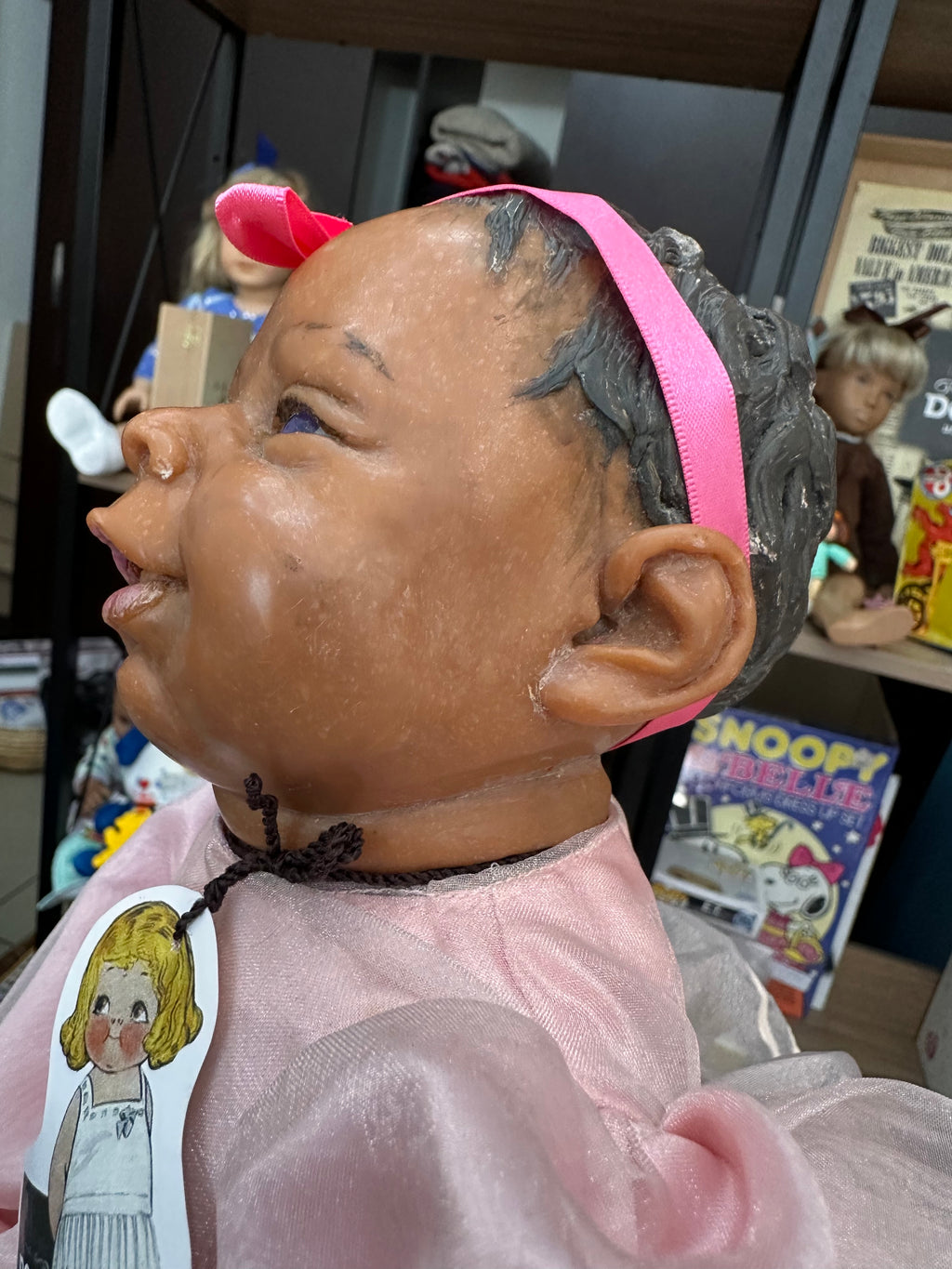 Muñeca, tipo de pasta, con recubrimiento en cera