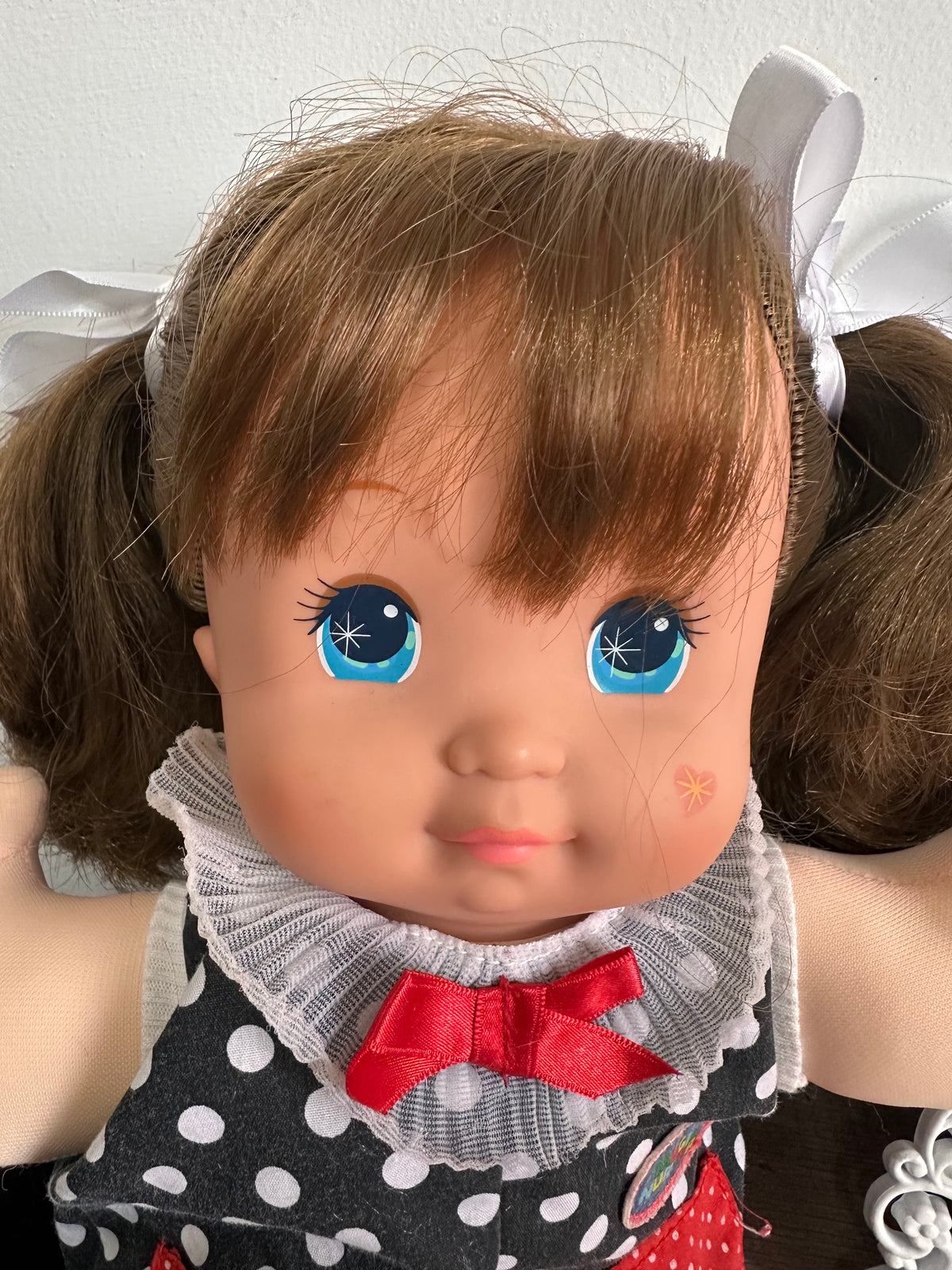Muñeca Magic nursery castaña
