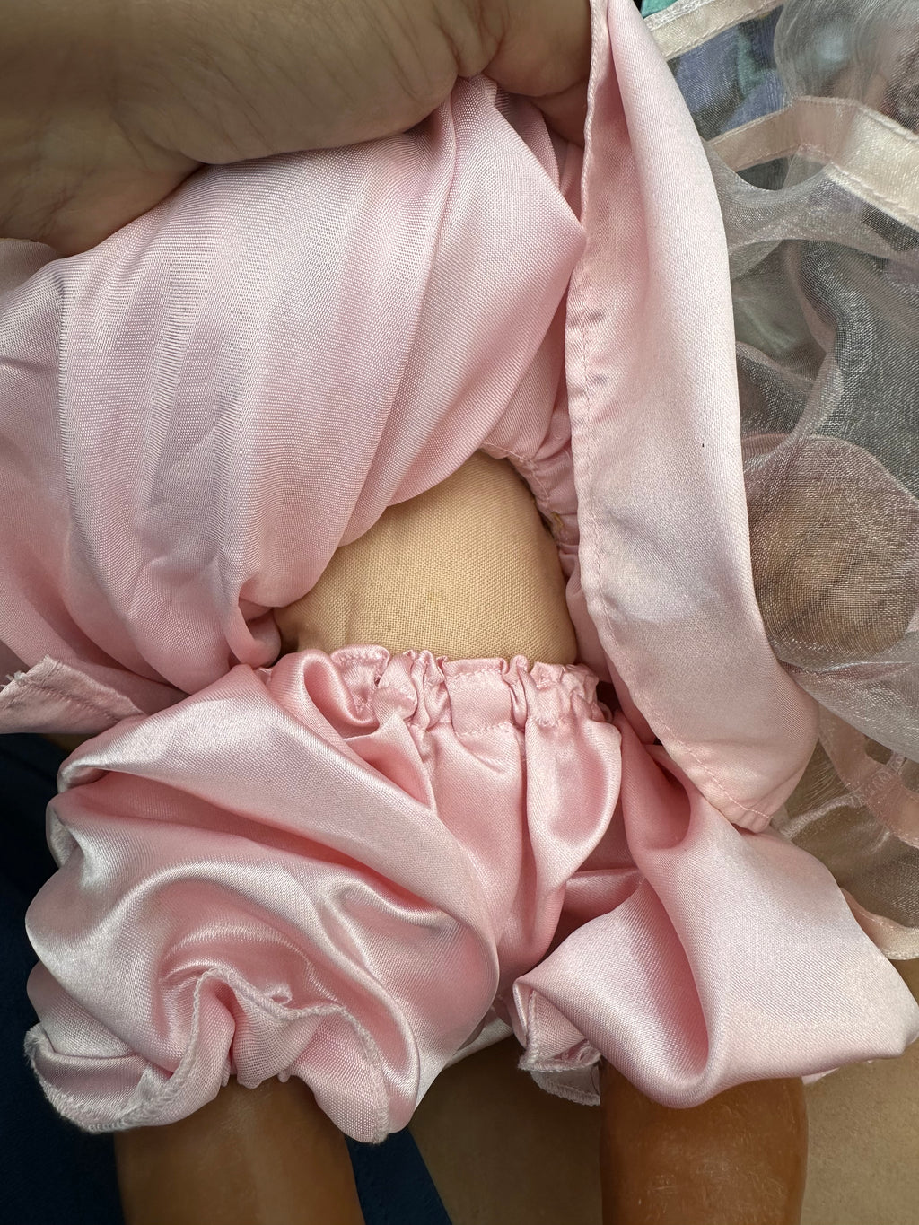 Muñeca, tipo de pasta, con recubrimiento en cera