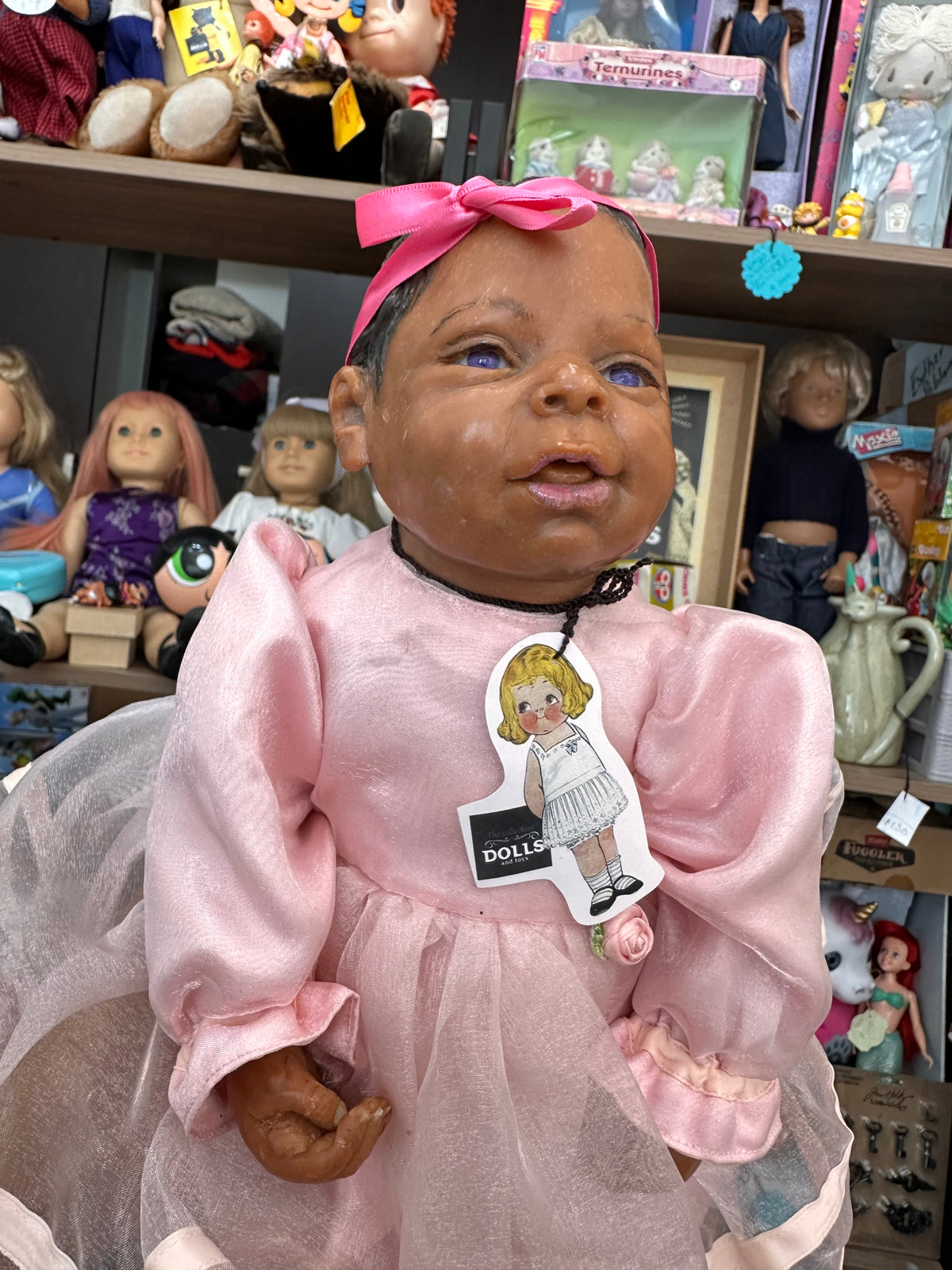 Muñeca, tipo de pasta, con recubrimiento en cera